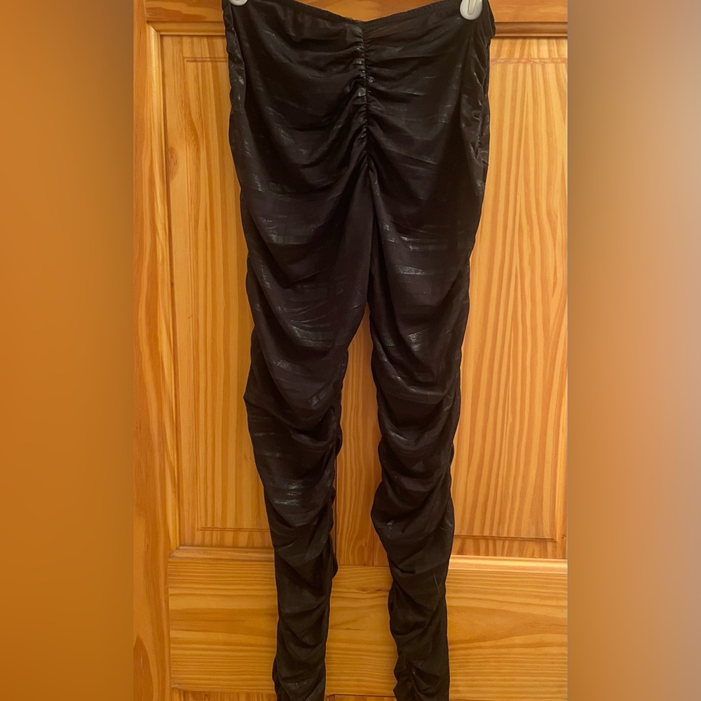 Black Ruched Leggings! Sexy, slimming, chic and sooo comfortable!! Sz small - Picture 3 of 7